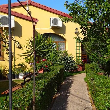 Bed and Breakfast Le Stelle Santa Margherita di Pula Esterno foto