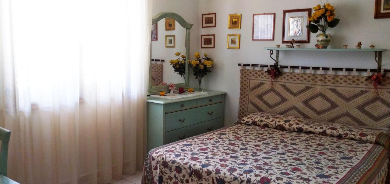 Bed and Breakfast Le Stelle Santa Margherita di Pula Esterno foto