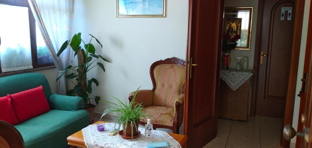 Bed and Breakfast Le Stelle Santa Margherita di Pula Esterno foto